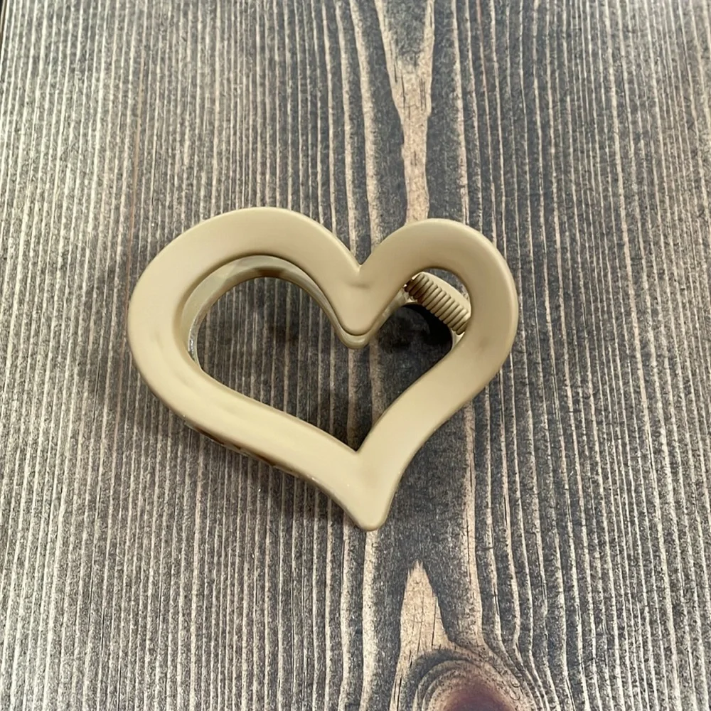 Cognac Heart Hair Claw Clip